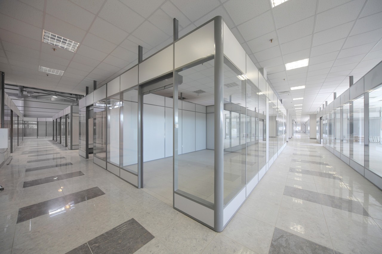 Стационарная алюминиевая перегородка Стационарная алюминиевая перегородка